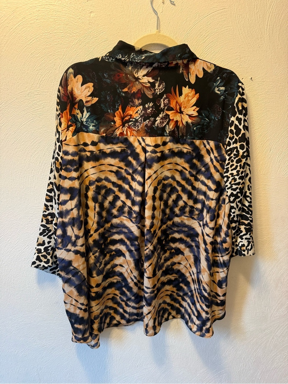 Rose + Olive Mixed Print Blouse 2X Floral Tiger Leopard Statement Top Oversized - Picture 3 of 5